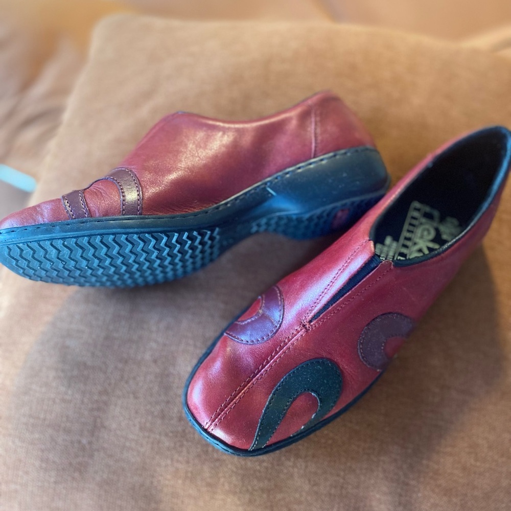 El Naturalista by Rieker Burgundy and Navy Flats